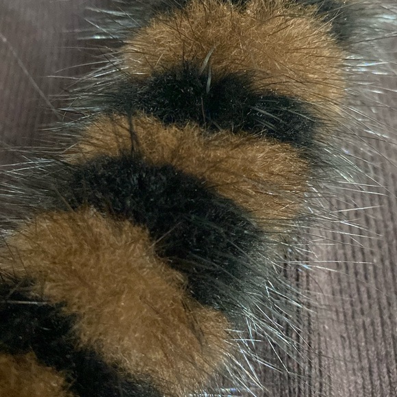 Michelle Nicole long sleeve Brown Sweater with fur collar - Size Medium - Picture 9 of 11